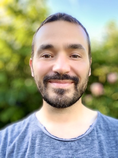 Nicolas Poloczek - Thérapeute et enseignant - Shiatsu, Hypnose Nicolas Poloczek - Thérapeute et enseignant - Shiatsu, Hypnose, Massage abdominal, Qi Gong, Do-in, Méditation, Médecine Chinoise, Pensée Orientale
